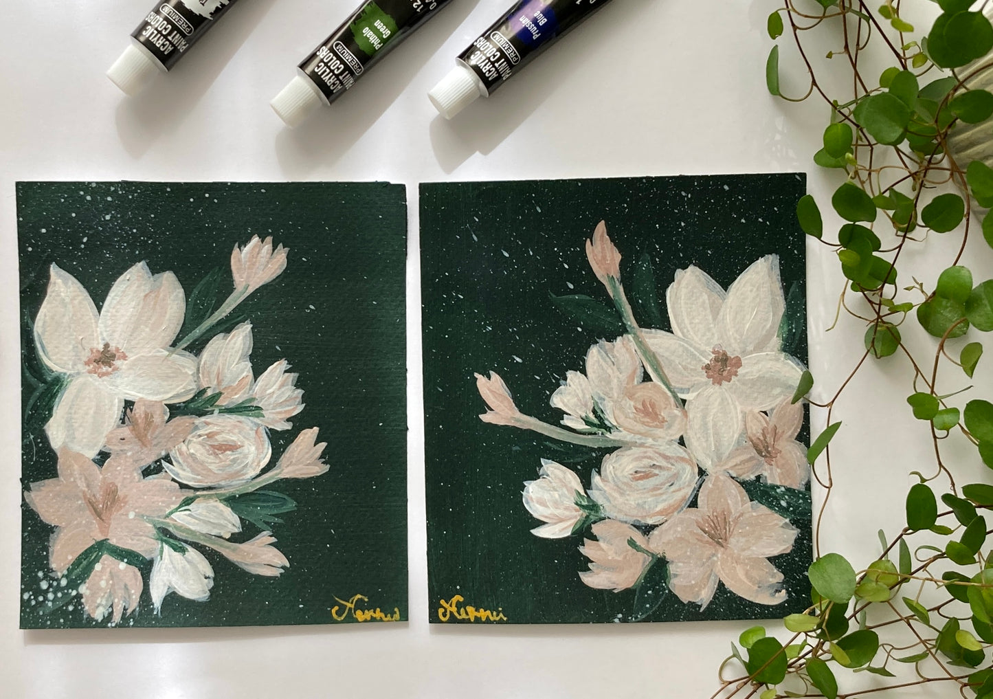 Flower pink on the dark green - set of two